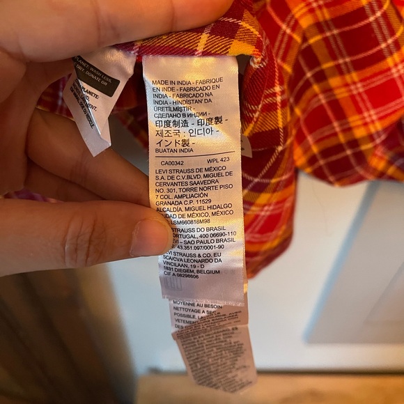 LEVIS men’s standard flannel button down with pearled buttons - Picture 3 of 6